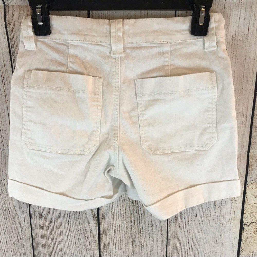 Mid-rise Lift Tuck Technology White Shorts